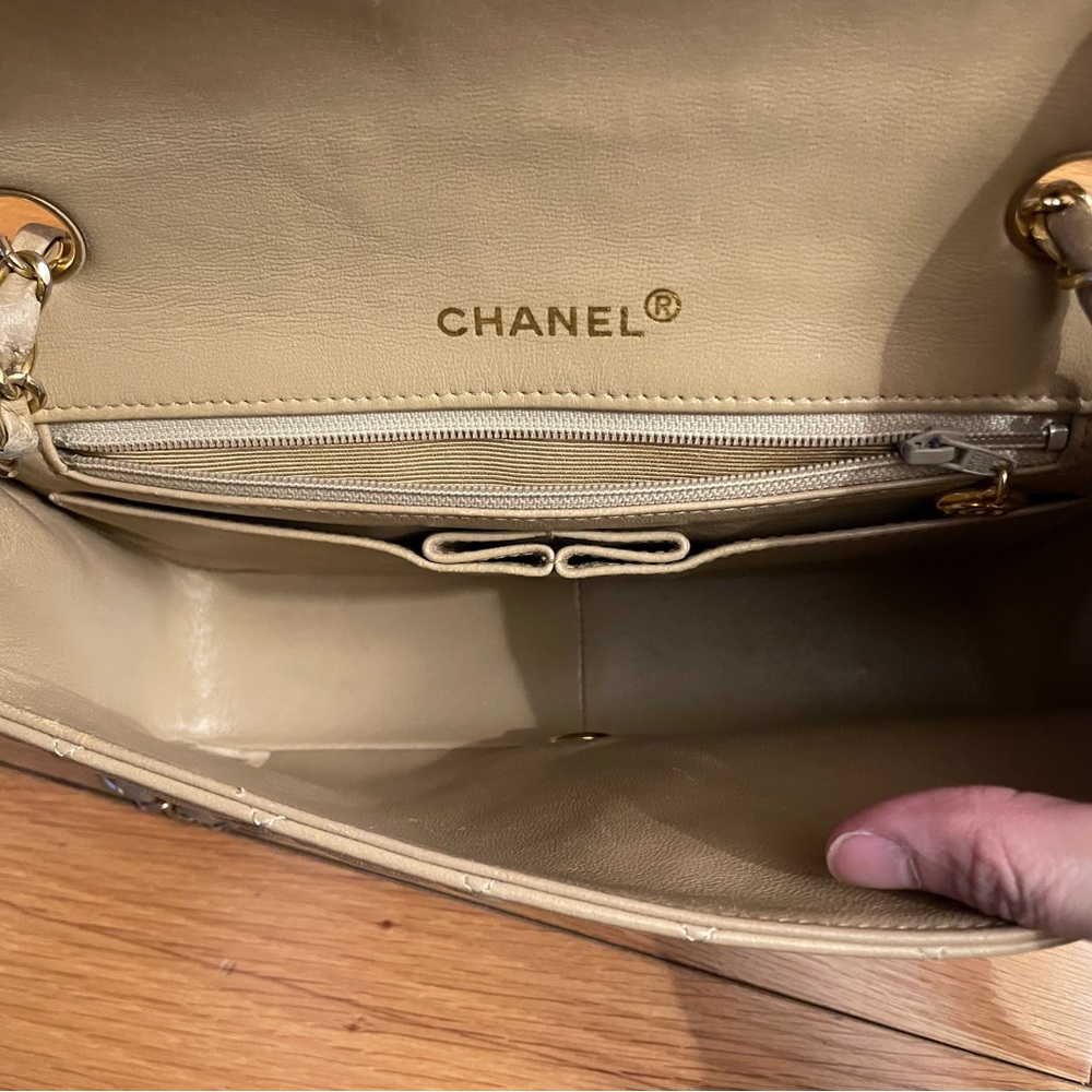 Chanel Vintage Beige Single Full Flap 24k Gold Plated Hardware With Turn Lock View 5